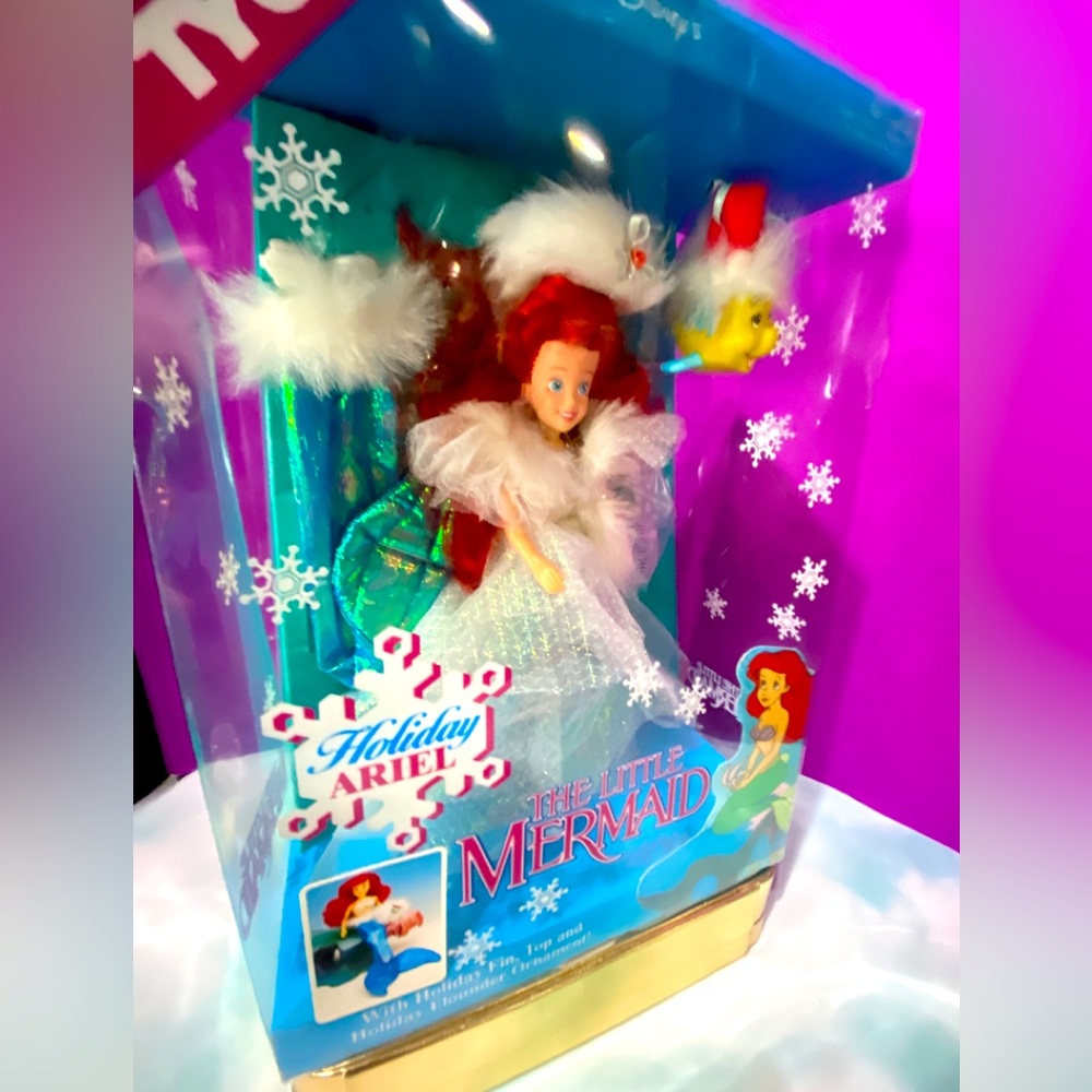 DISNEY’S THE LITTLE MERMAID VTG 1991 HOLIDAY ARIEL w/HOLIDAY FIN, TOP & FLOUNDER
